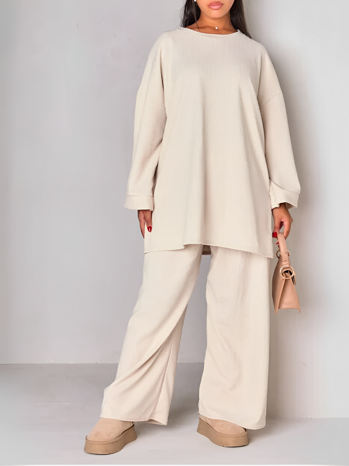 Conjunto de Veludo Cotelê com Suéter Oversized e Calça Wide Leg