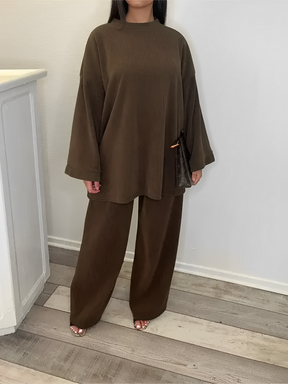 Conjunto de Veludo Cotelê com Suéter Oversized e Calça Wide Leg