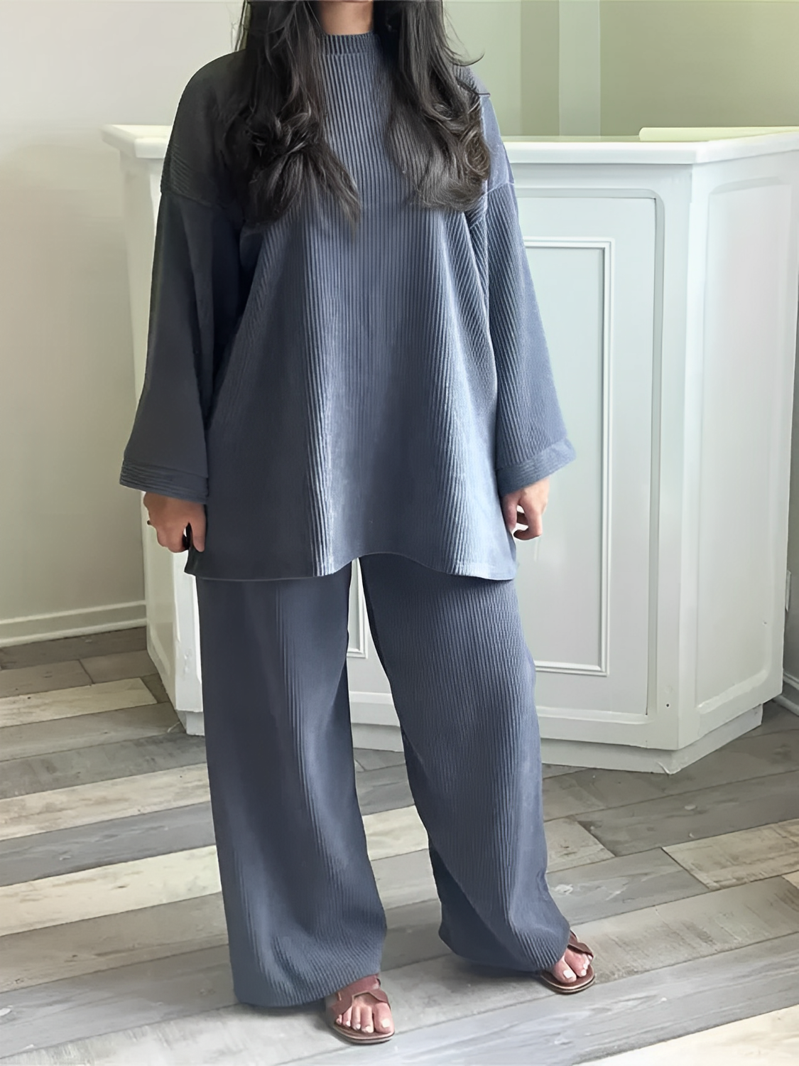 Conjunto de Veludo Cotelê com Suéter Oversized e Calça Wide Leg