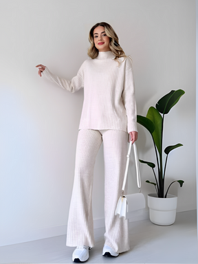 Conjunto de Tricô Canelado com Suéter Mullet Gola Alta e Calça Pantalona