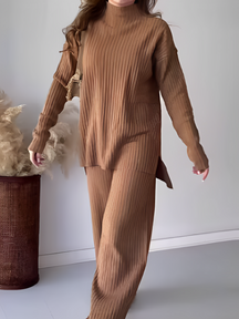 Conjunto de Tricô Canelado com Suéter Mullet Gola Alta e Calça Pantalona