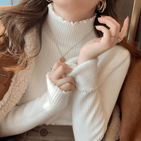 Blusa Peluciada e Canelada com Gola Alta