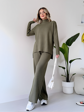Conjunto de Tricô Canelado com Suéter Mullet Gola Alta e Calça Pantalona
