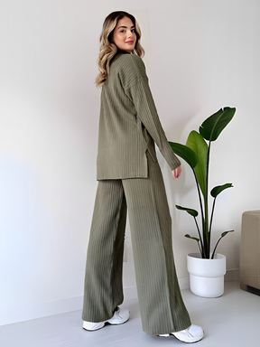 Conjunto de Tricô Canelado com Suéter Mullet Gola Alta e Calça Pantalona