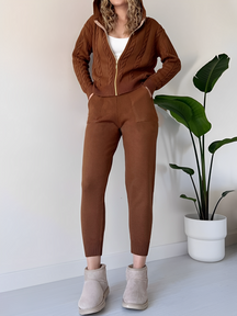 Conjunto de Tricô com Jaqueta Texturizada com Zíper e Calça Jogger de Cintura Elástica