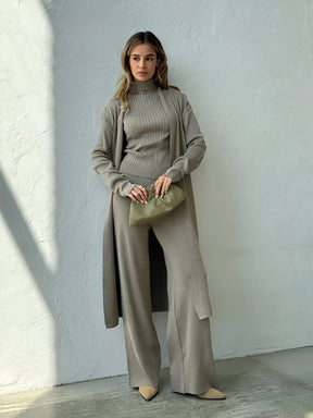 Conjunto de 3 Peças com Blusa Canelada Gola Alta Calça Pantalona de Cintura Elástica e Cardigan Alongado