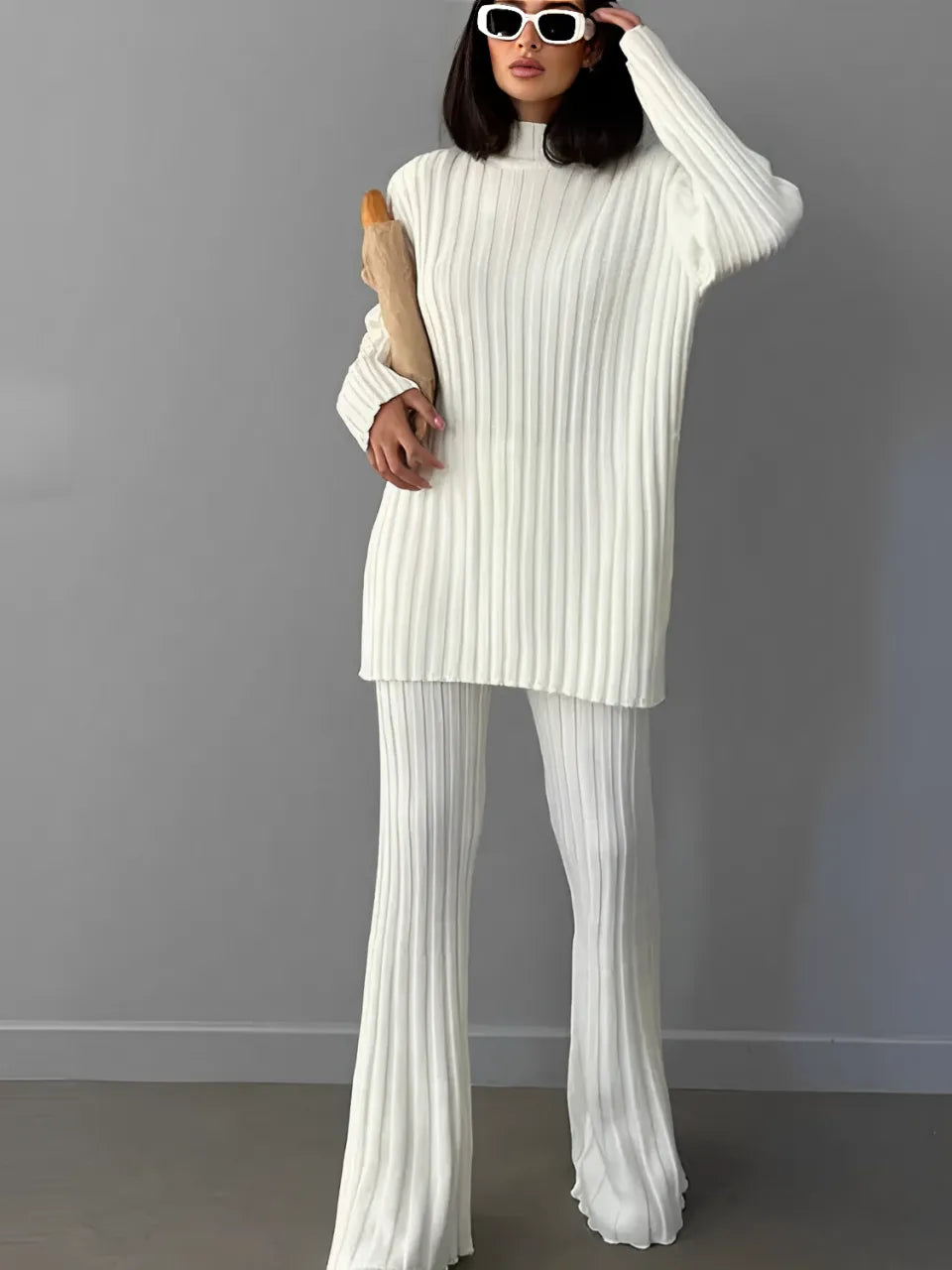 Conjunto de Tricô Canelado com Suéter de Gola Alta e Calça Flare de Cintura Alta