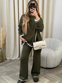 Conjunto com Suéter e Calça com Detalhes em Crochê