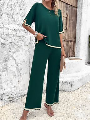 Conjunto em Viscose com Blusa Mullet de Manga Curta e Calça Cintura Alta com Fenda na Barra