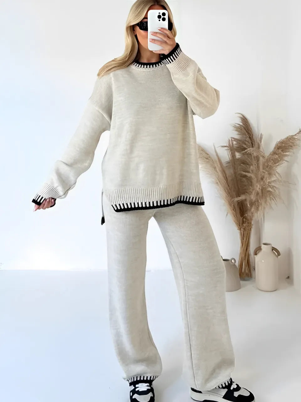 Conjunto com Suéter e Calça com Detalhes em Crochê